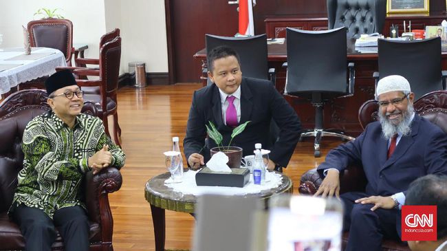 Zakir Naik Angkat Suara Soal Al Maidah 51